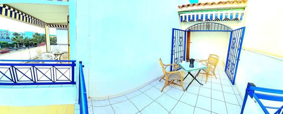 Facade/entrance, Balcony/Terrace, Balcony/Terrace, Dining area