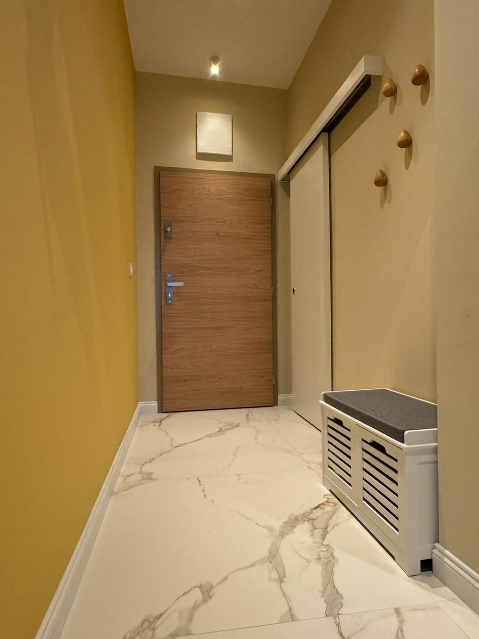 Property building, Facade/entrance, Living room, Decorative detail, internet, air conditioner