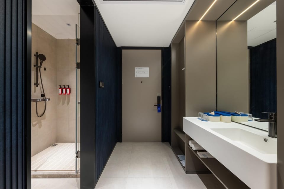 Atour Hotel Wuxi Meili Ancient Town Jinglong Plaza Hotel in Suzhou