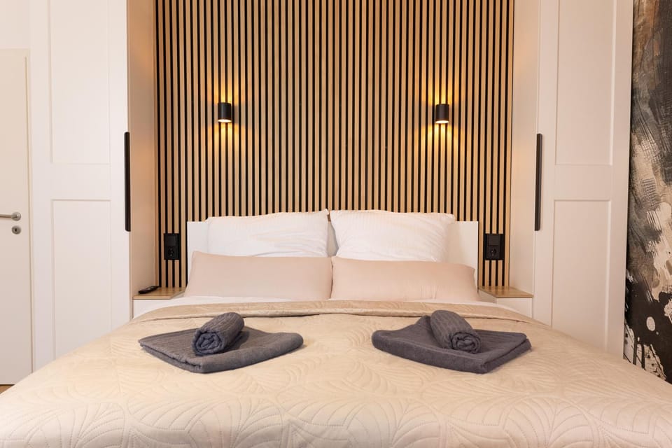 Bed, Photo of the whole room, Bedroom, towels, towels, wardrobe