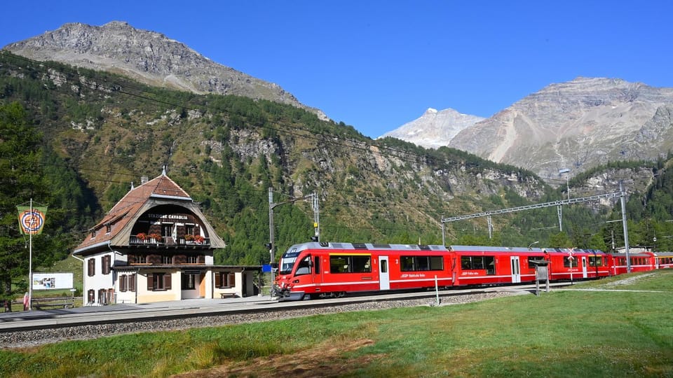 Property building, Natural landscape, Mountain view