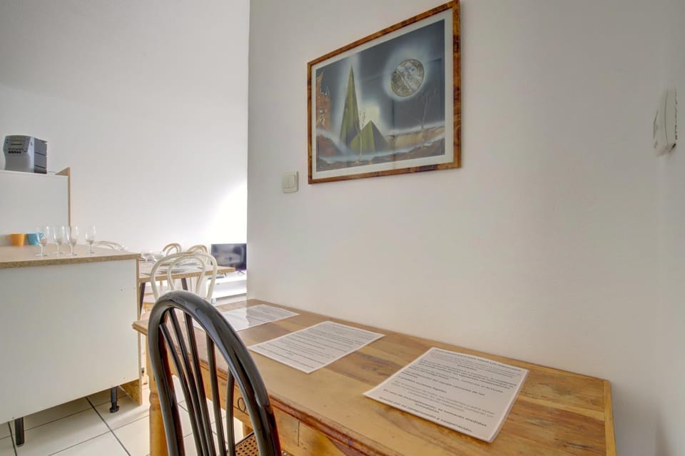 Kitchen or kitchenette, Dining area, hair dresser