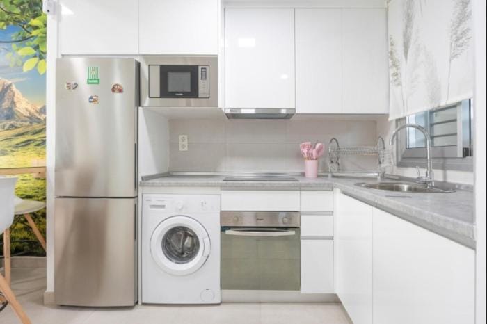 Kitchen or kitchenette, oven, stove, washing machine