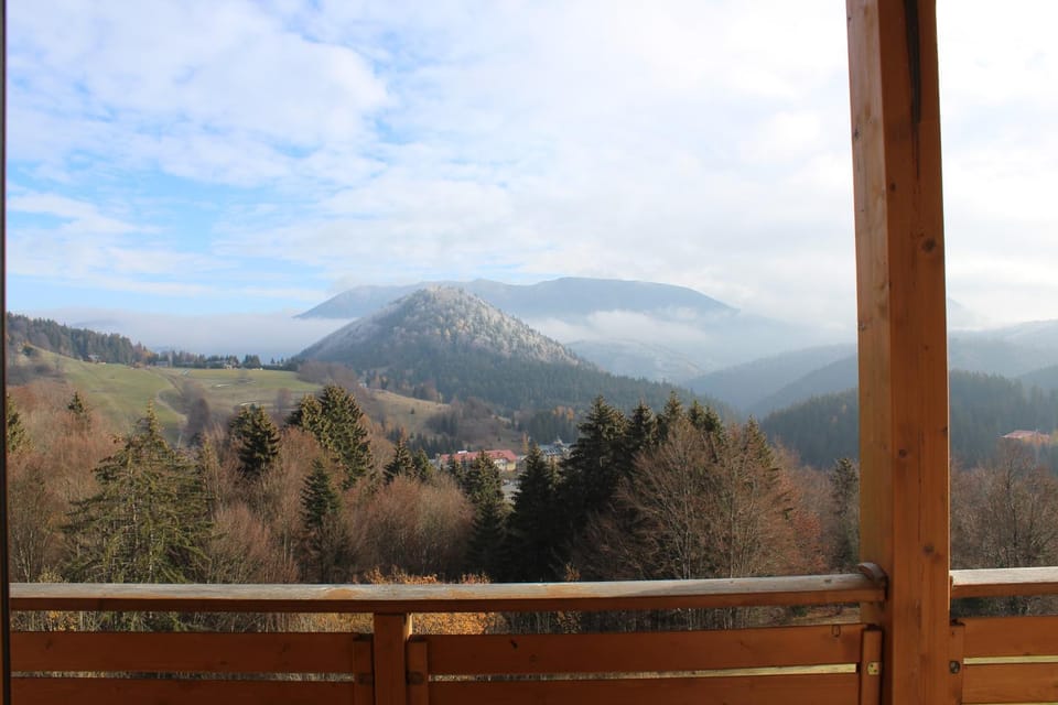 Nearby landmark, Bed, Natural landscape, Balcony/Terrace, Balcony/Terrace, Autumn, On site, Mountain view