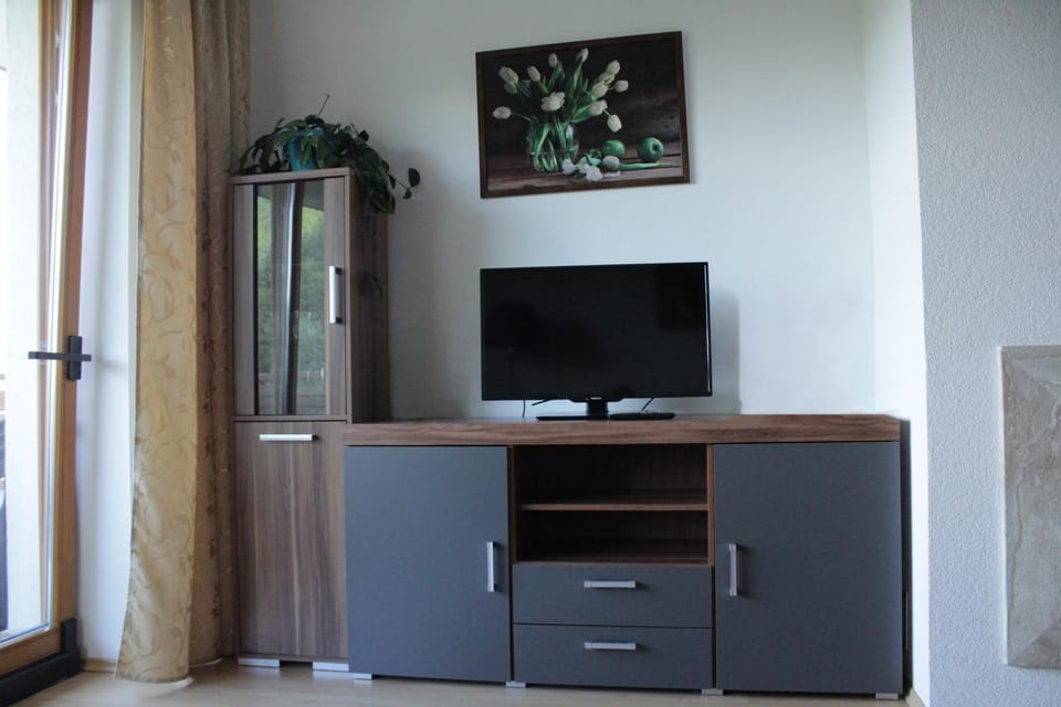 TV and multimedia, Living room, Entertainment, hair dresser, wardrobe