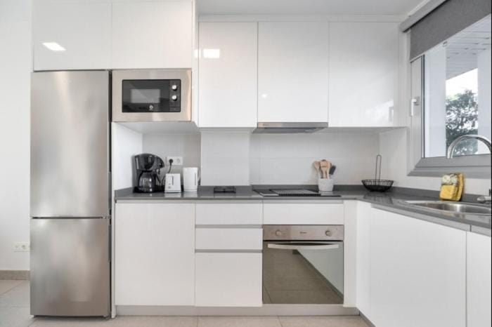 Coffee/tea facilities, Kitchen or kitchenette, oven, stove, toaster