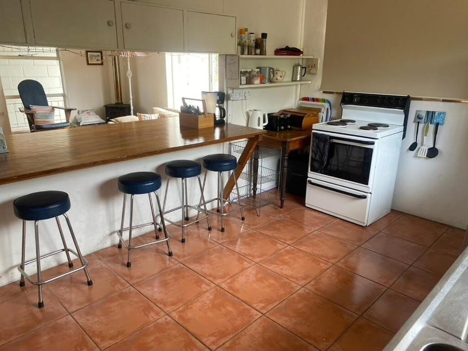 Coffee/tea facilities, Kitchen or kitchenette, dishwasher, oven, pet friendly, stove, toaster