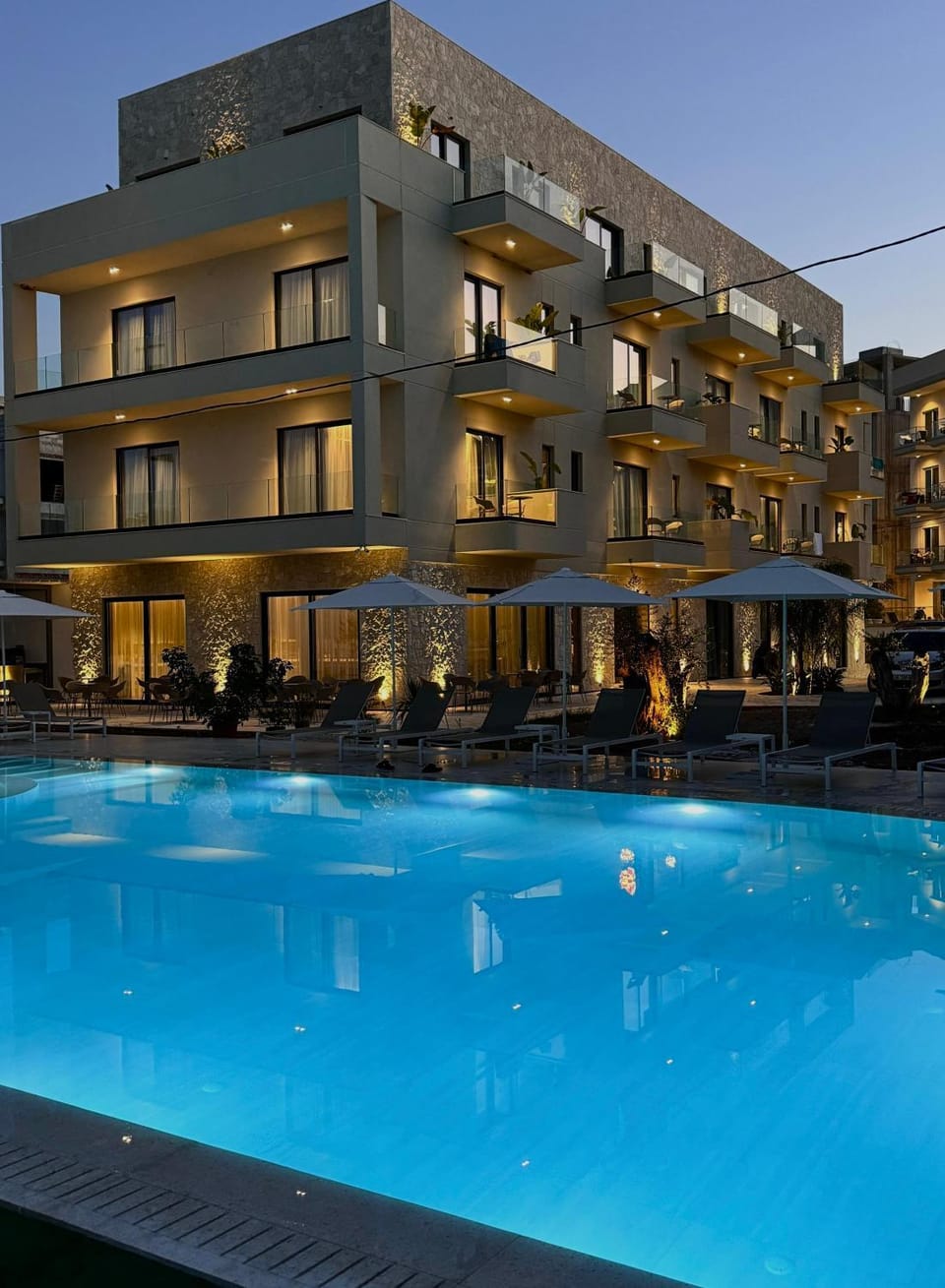 Property building, Day, Pool view, Swimming pool