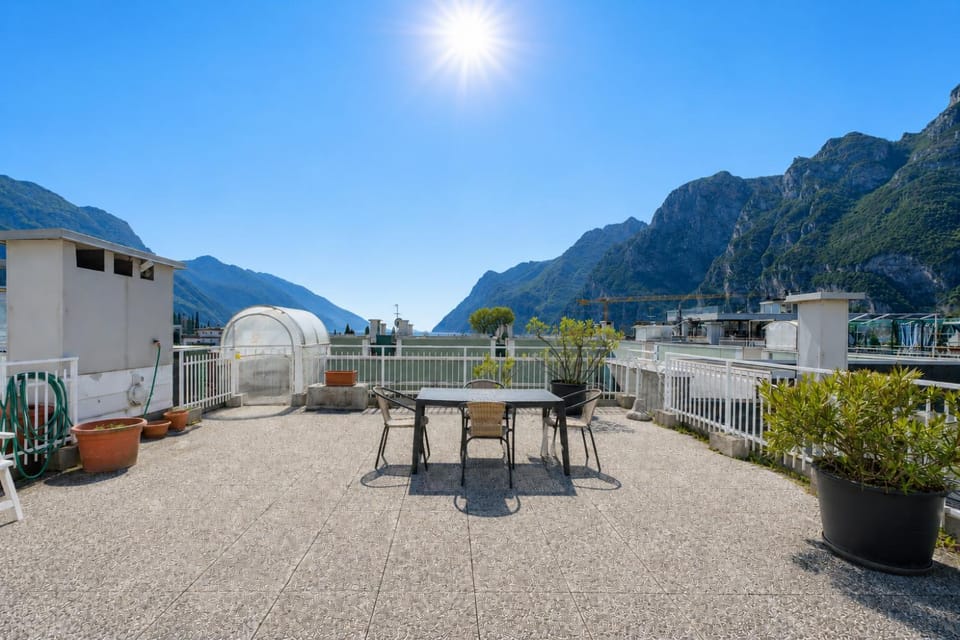 Property building, Nearby landmark, Balcony/Terrace, City view, Garden view, Lake view, Mountain view