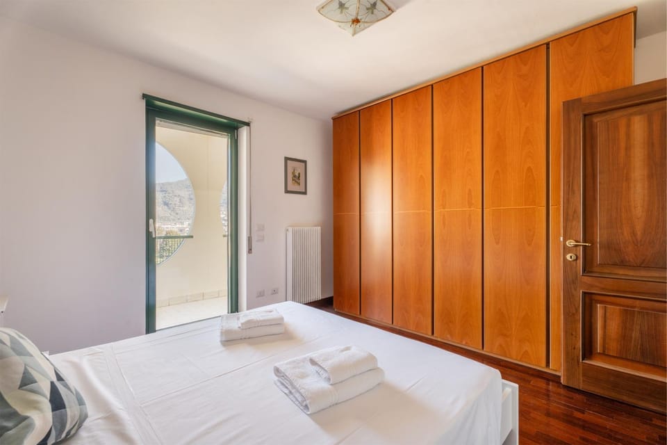 Bed, Photo of the whole room, Bedroom, towels, wardrobe