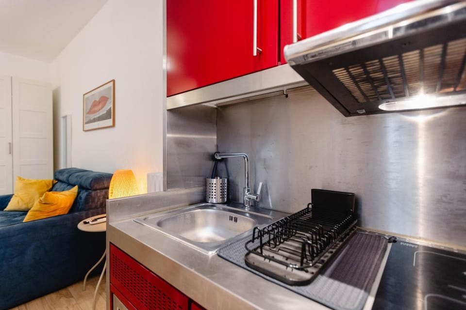 Kitchen or kitchenette, Living room, minibar, pet friendly, stove