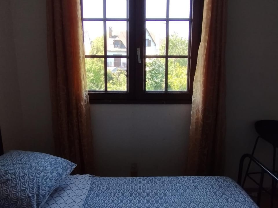 Chambre 2 en Pavillon BONNEUIL SUR MARNE Vacation rental in Créteil