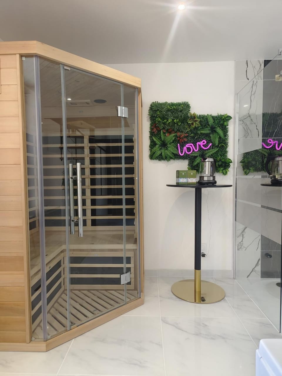 Le Triplex Romantique Balneo duo et Sauna House in Normandy