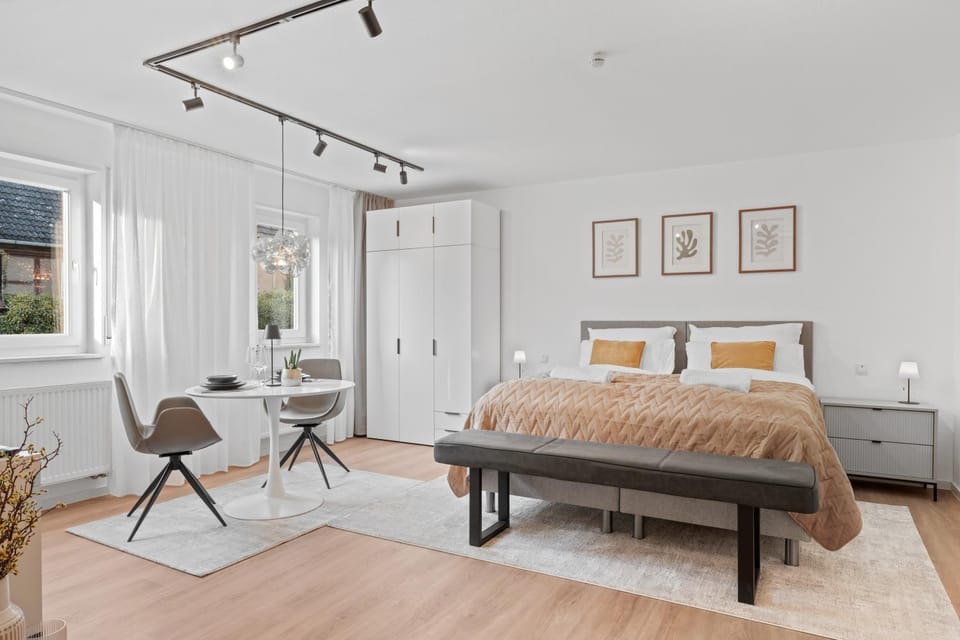 Bed, Living room, Photo of the whole room, Seating area, Bedroom