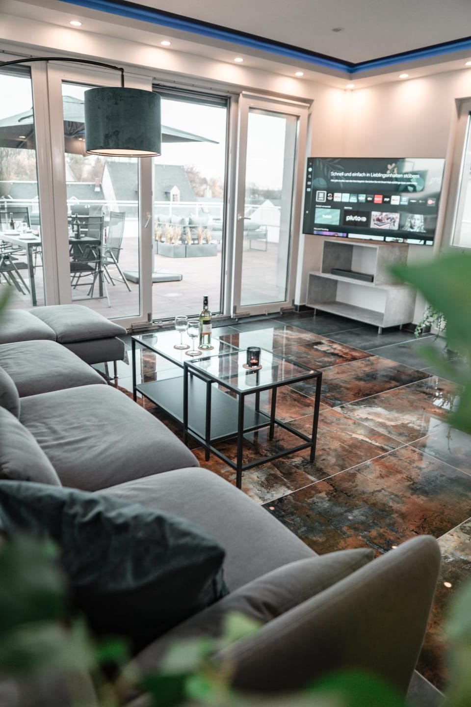 Communal lounge/ TV room, TV and multimedia, Living room, Seating area, Evening entertainment