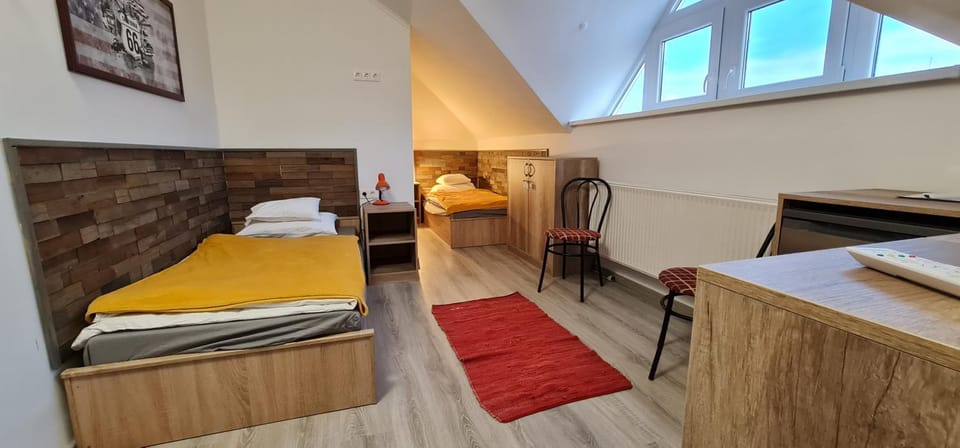 Bed, TV and multimedia, Photo of the whole room, Bedroom, heating, towels, air conditioner