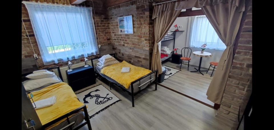 Bed, TV and multimedia, Photo of the whole room, Bedroom, towels