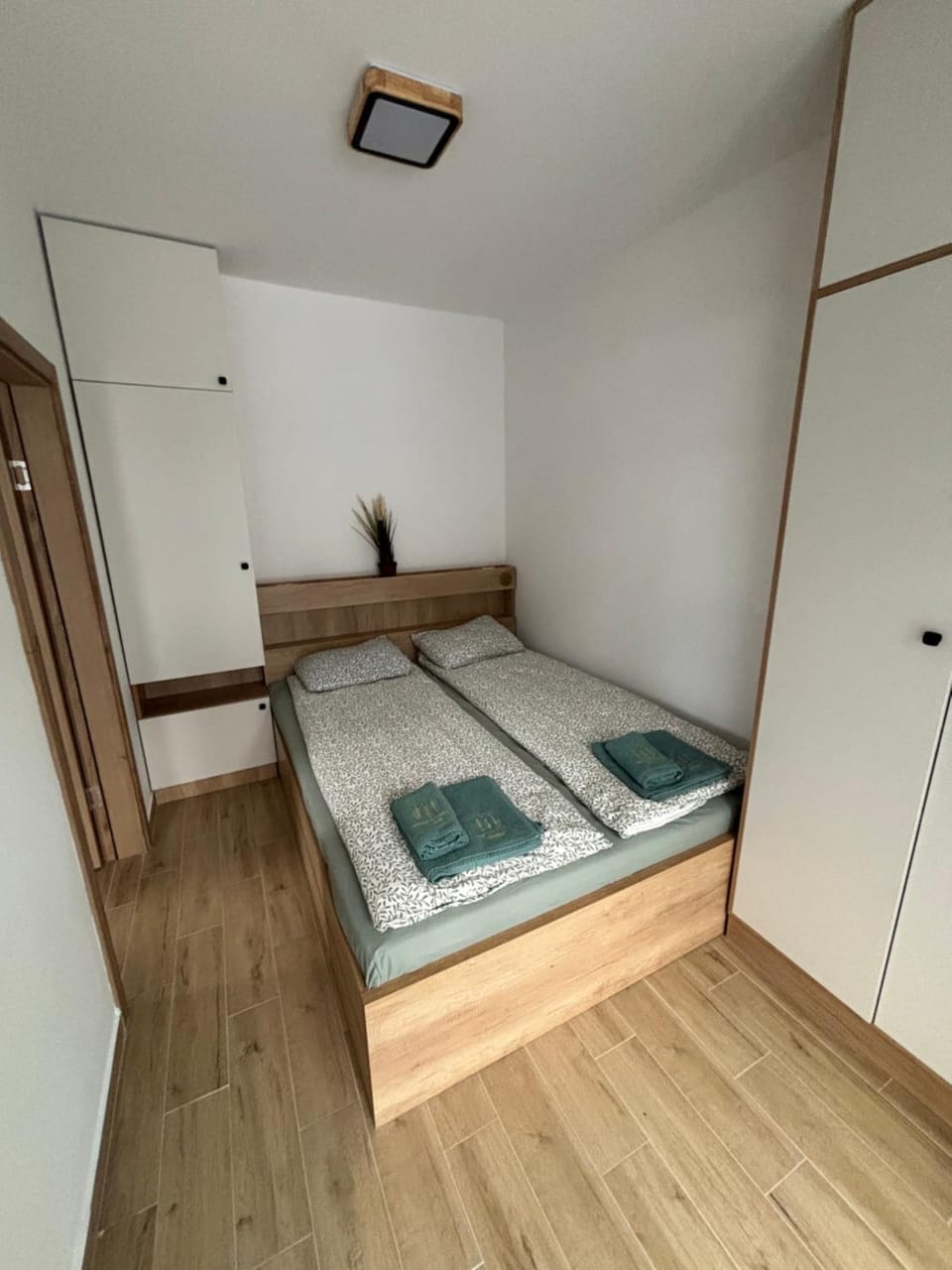 Bed, Photo of the whole room, Bedroom, wardrobe