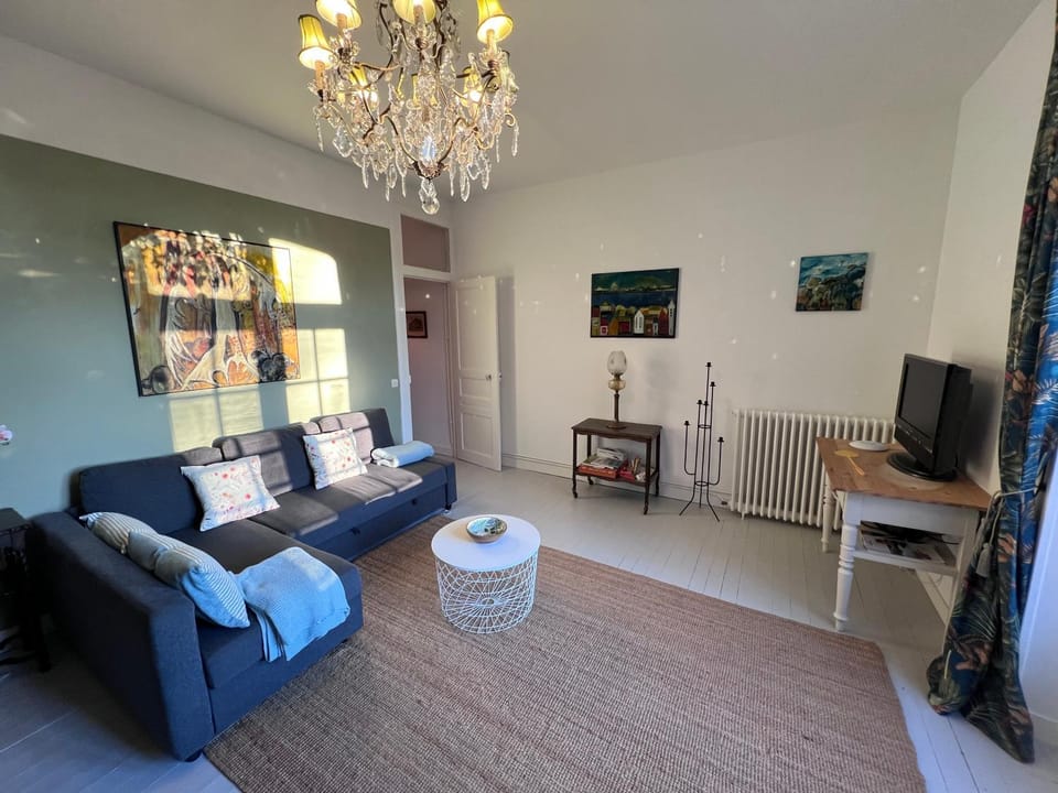 Communal lounge/ TV room, TV and multimedia, Living room, Seating area