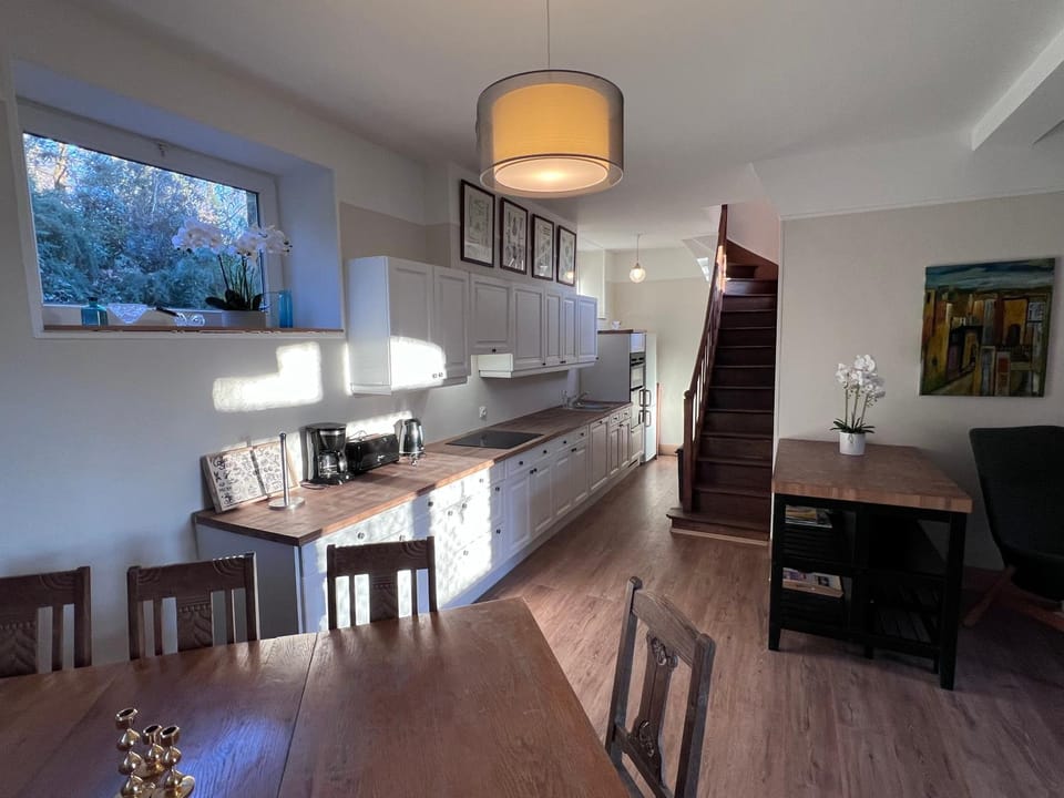 Kitchen or kitchenette, Living room, Seating area, Dining area, dishwasher, oven, stove