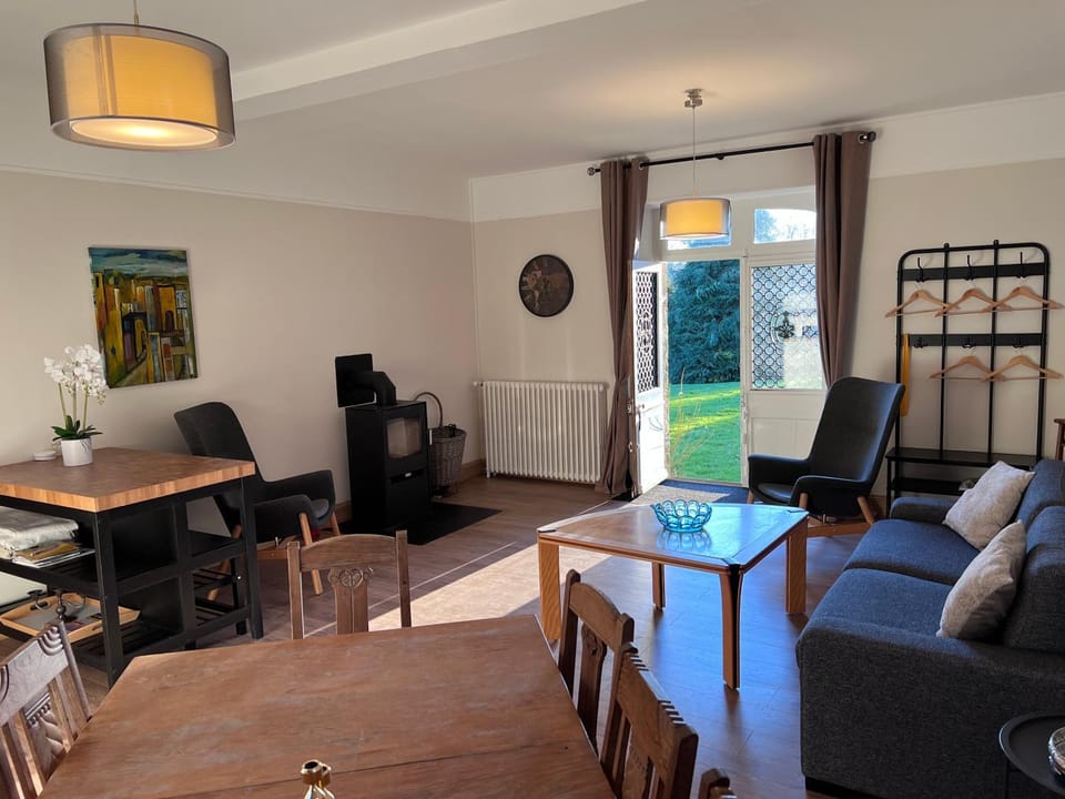 Living room, Seating area, Dining area