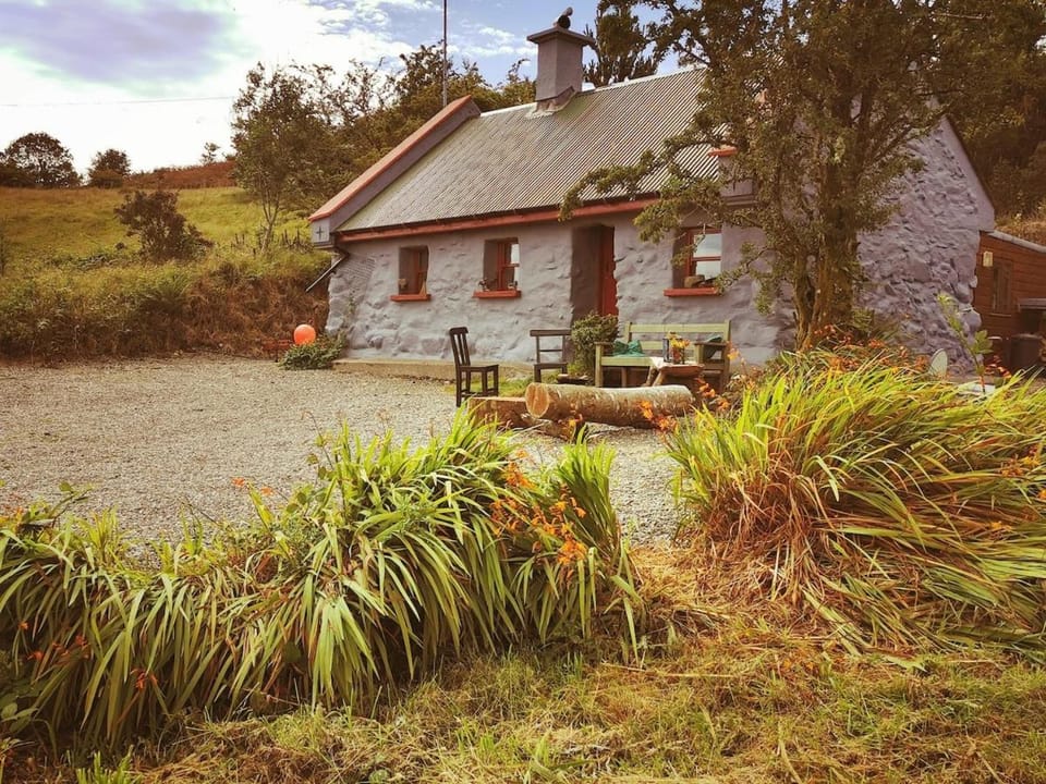 Property building, Natural landscape, Garden view