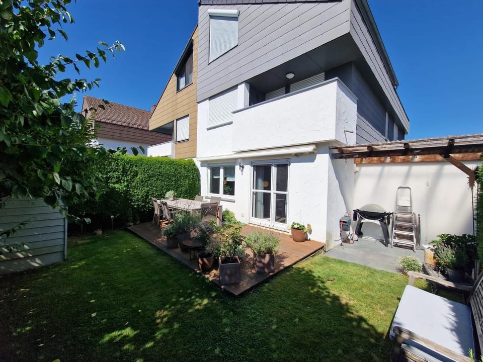 Property building, Spring, BBQ facilities, Garden, Balcony/Terrace, Garden view