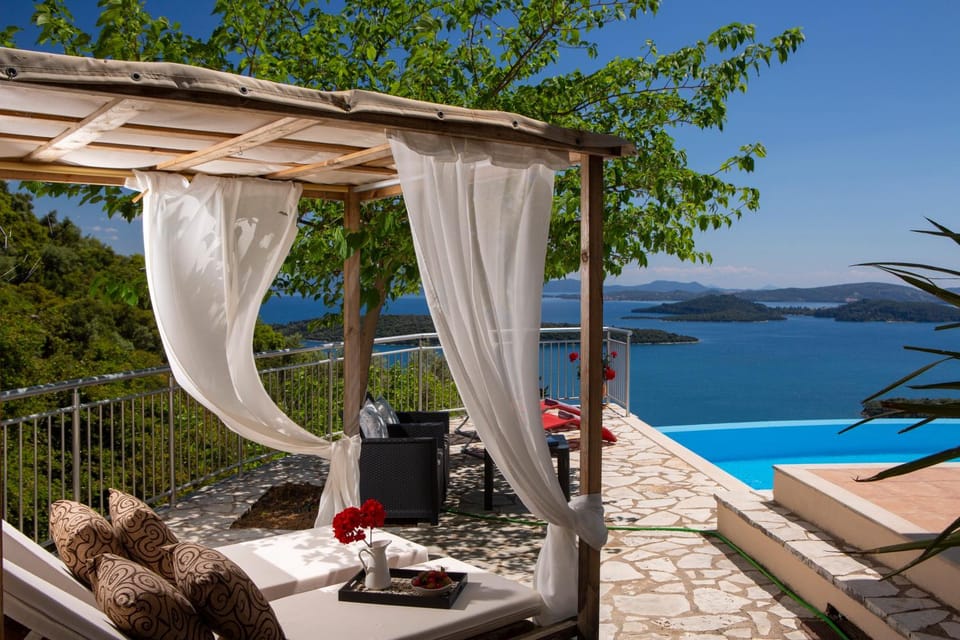 Patio, Day, Natural landscape, View (from property/room), Balcony/Terrace, Mountain view, Pool view, Sea view, Swimming pool, sunbed