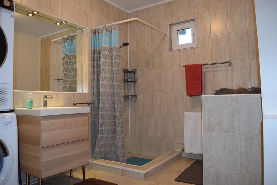 Shower, Bathroom, towels