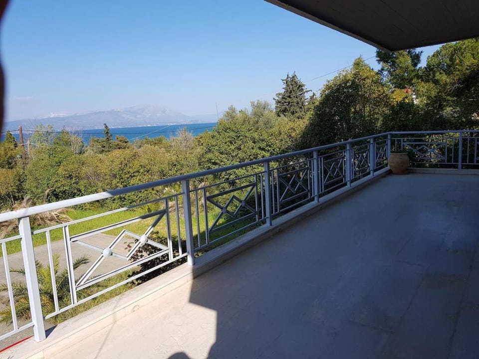 Beachfront House Villa 35min from Athens Villa in East Attica Regional Unit, Greece
