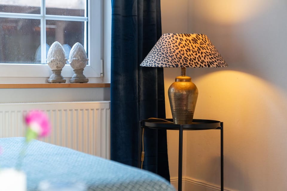 Living room, Photo of the whole room, Decorative detail