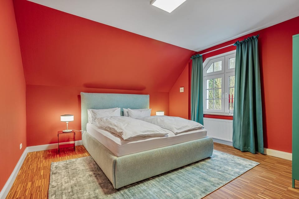 Bed, Photo of the whole room, Bedroom