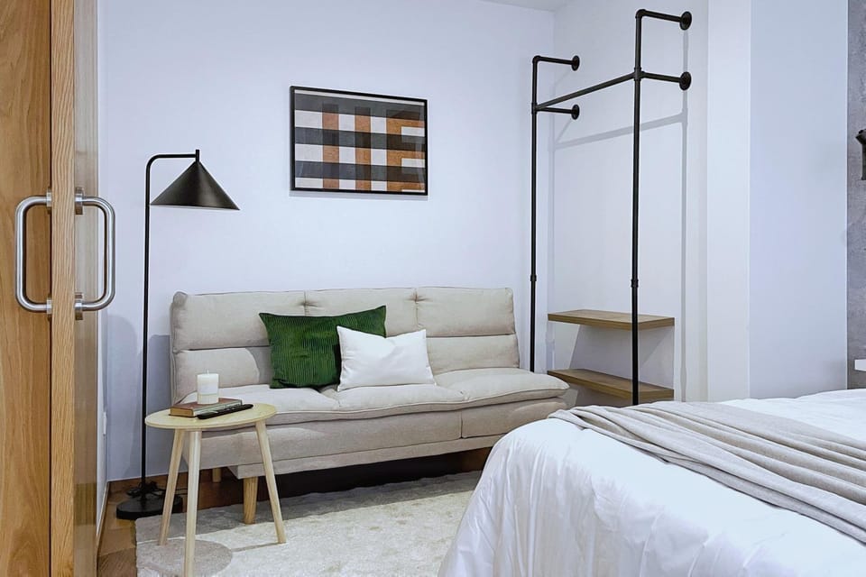 Photo of the whole room, Bedroom