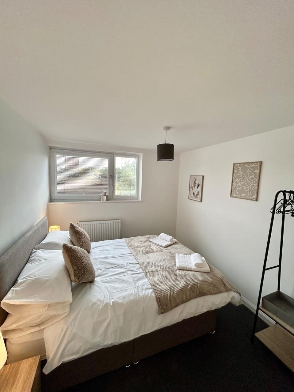 Bed, Photo of the whole room, Bedroom, towels