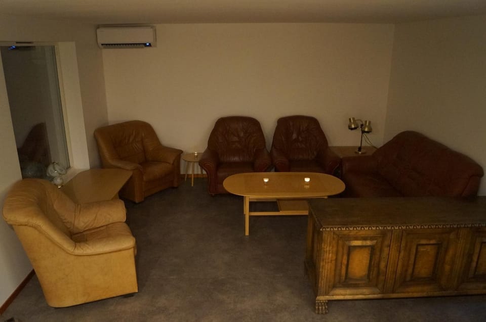 Communal lounge/ TV room