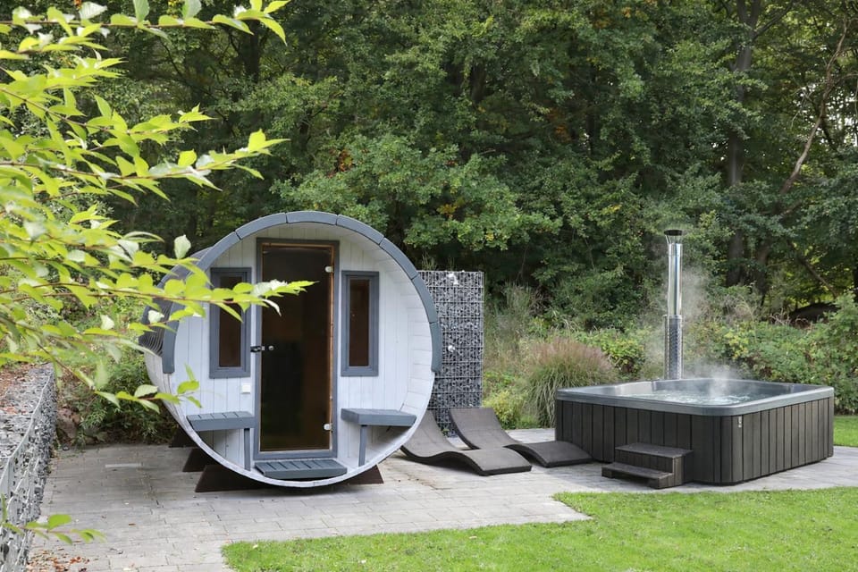 Sauna, Swimming pool