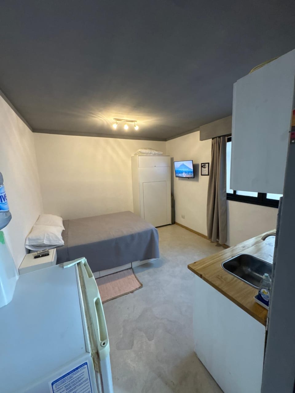 Bed, TV and multimedia, Kitchen or kitchenette, Photo of the whole room, Bedroom
