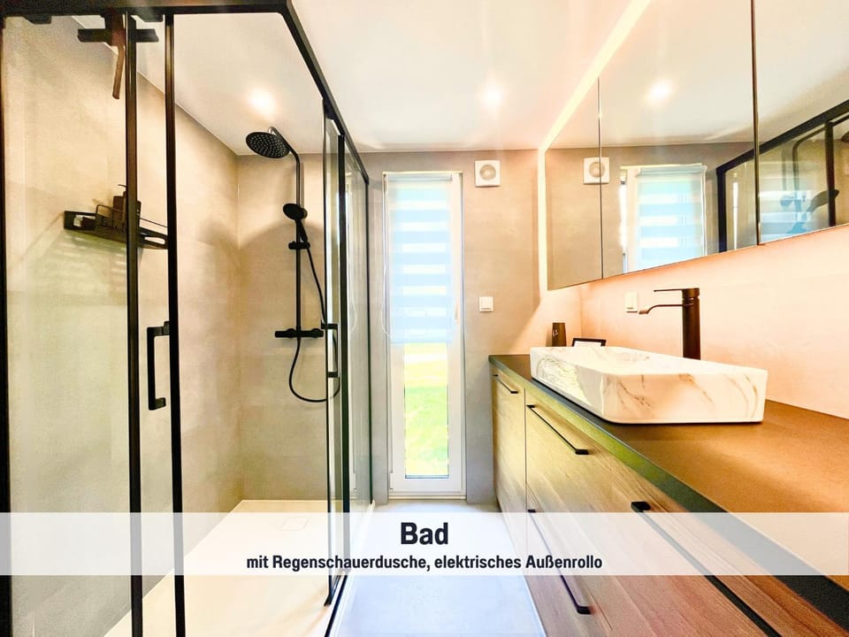 Shower, Toilet, Bathroom, hair dryier, heating, towels