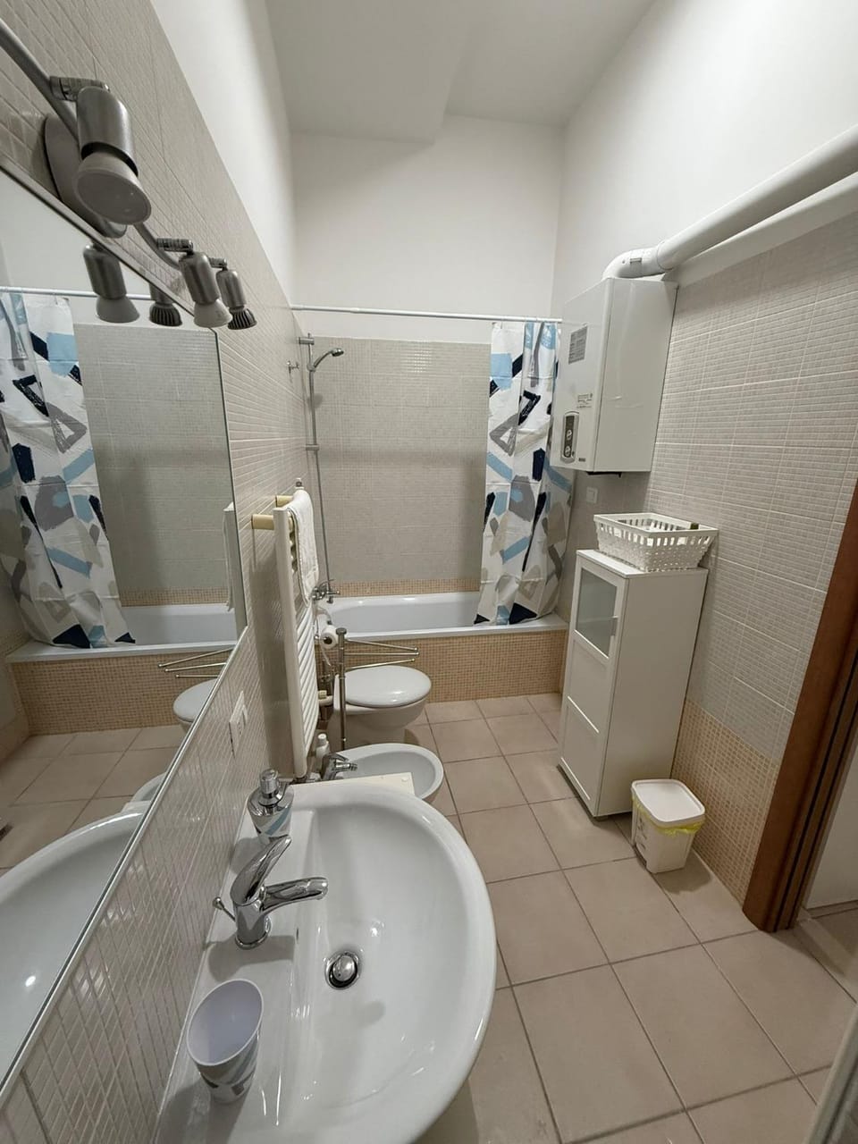 Shower, Toilet, Bathroom, bidet, towels