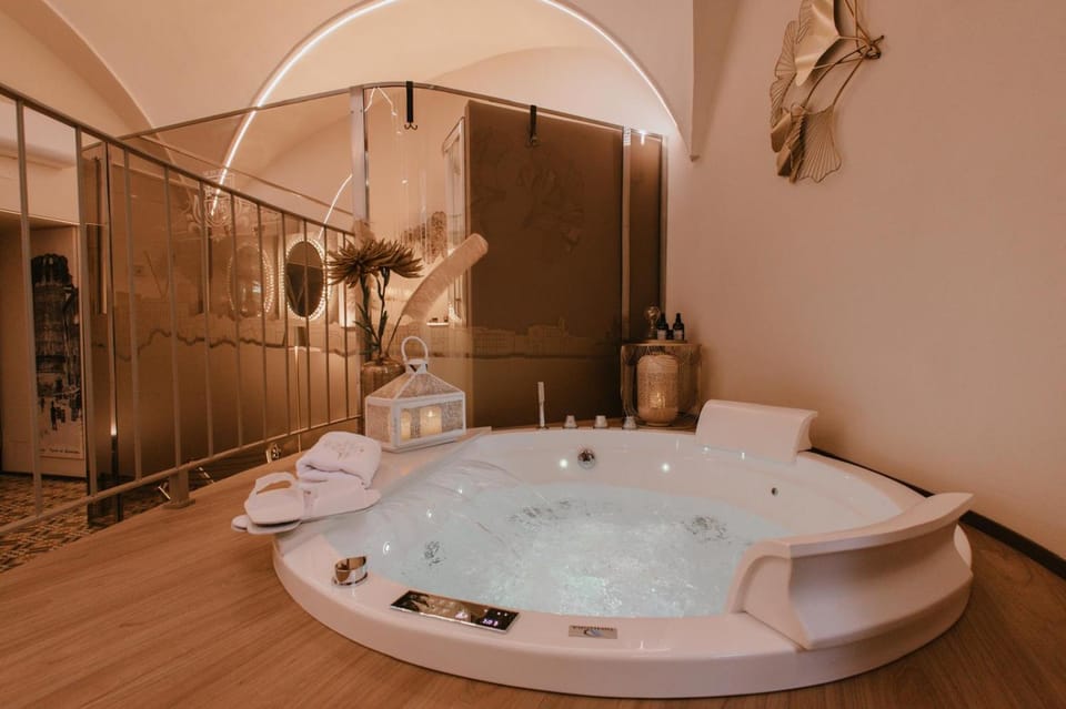 Hot Tub, Bath