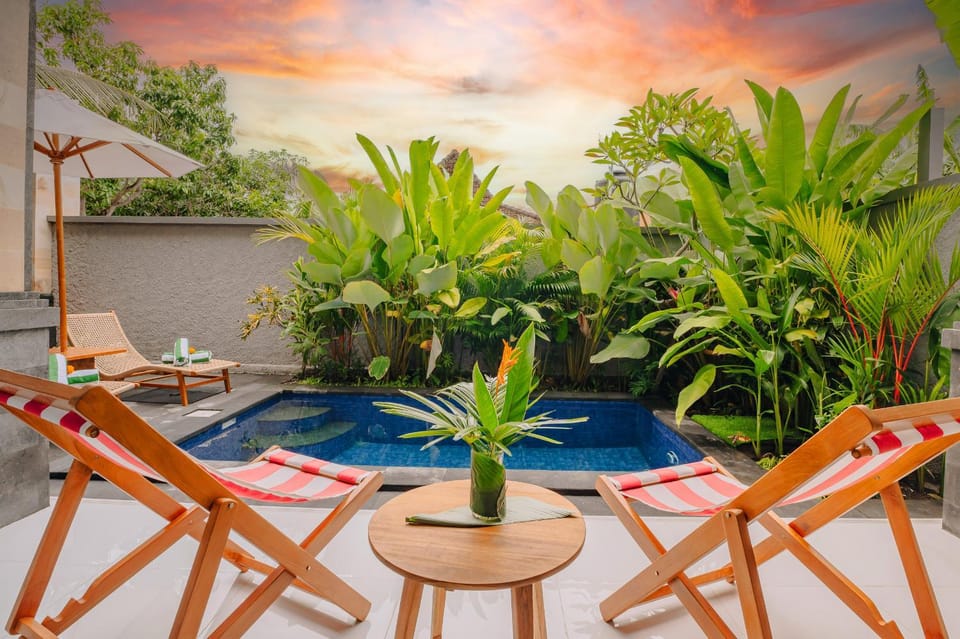 Balcony/Terrace, Seating area, Pool view, sunbed