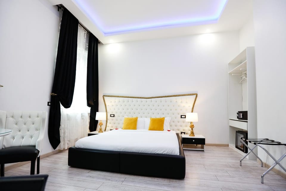 Photo of the whole room, Bedroom