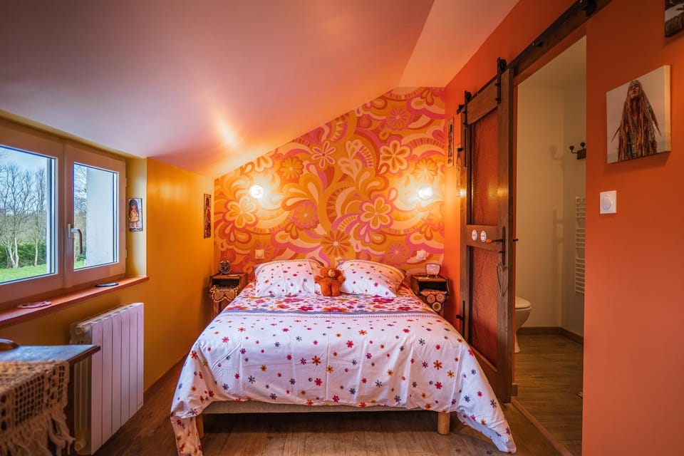 Bed, Photo of the whole room, Bedroom