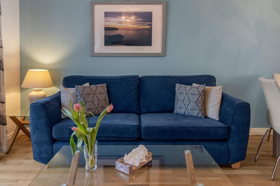 Living room, Decorative detail, Decorative detail, Seating area, internet, internet