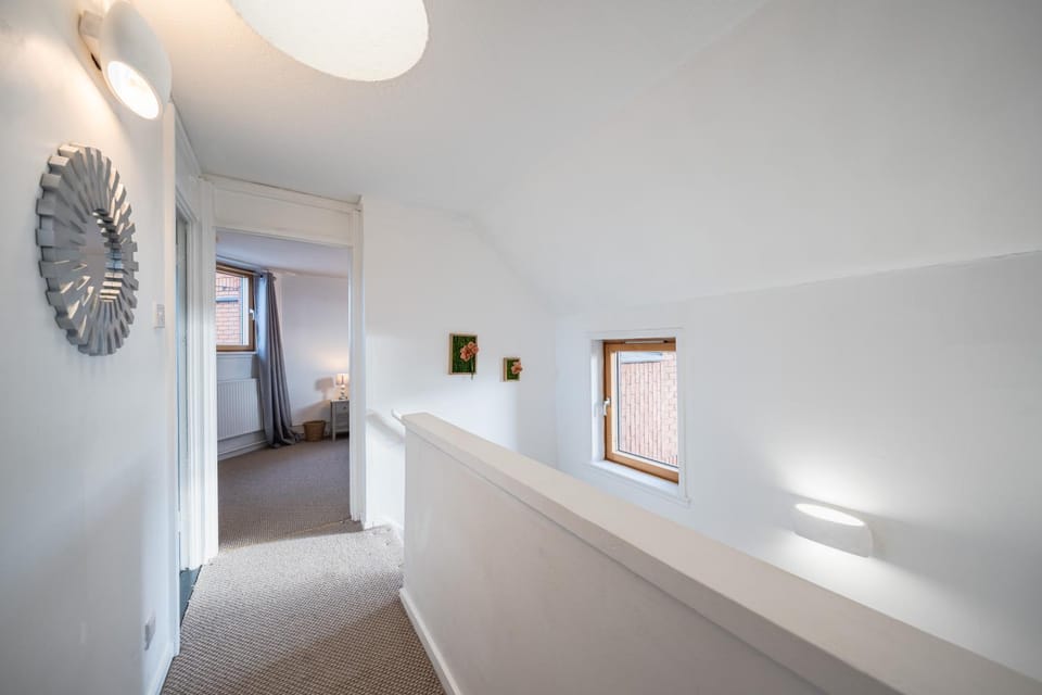 3 Bed Luxury Property in Chelsea, 2 King Size Bed, 1 Double Bed, ideal for families Apartment in London