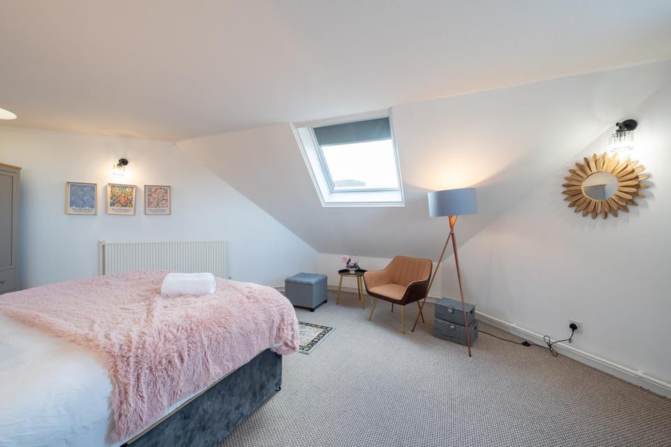 3 Bed Luxury Property in Chelsea, 2 King Size Bed, 1 Double Bed, ideal for families Apartment in London