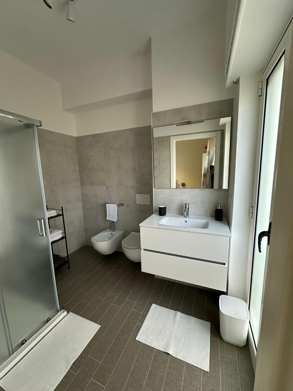 Shower, Toilet, Bathroom, towels