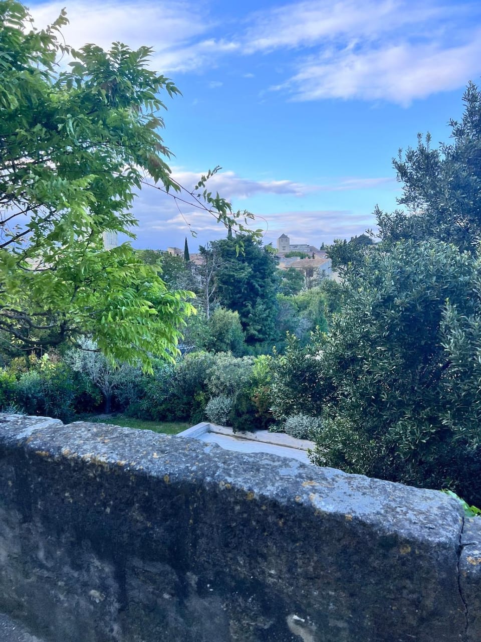 Près d'Avignon, studio de charme avec vue Apartment in Villeneuve-lès-Avignon