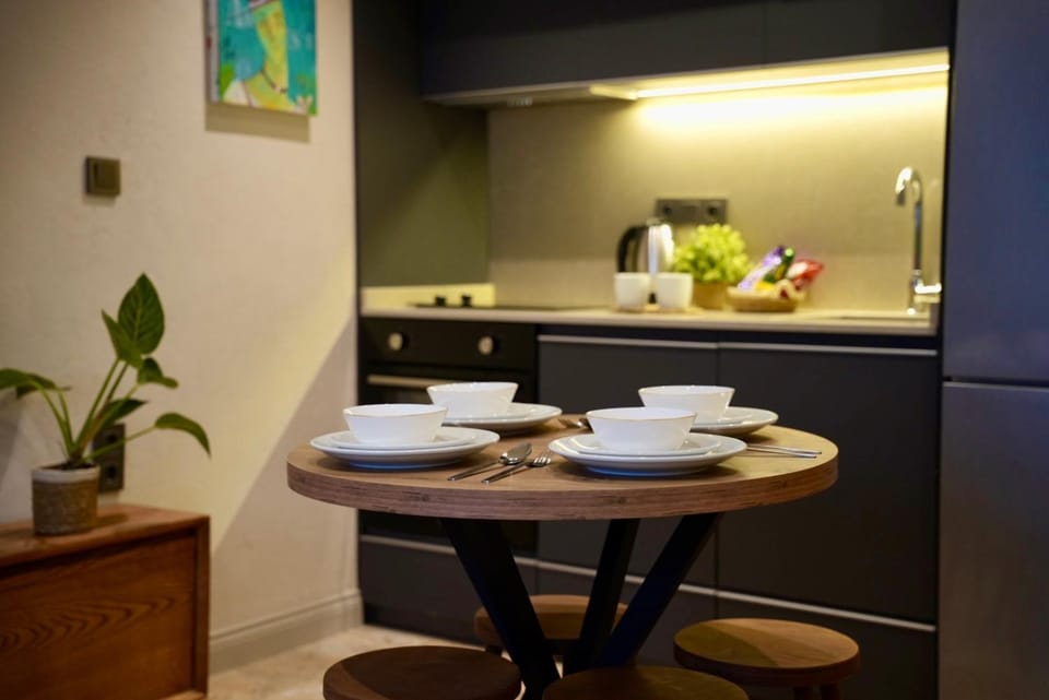 Kitchen or kitchenette, Dining area, oven, stove