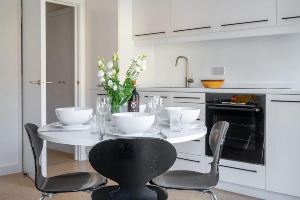 Kitchen or kitchenette, Dining area, pet friendly, stove